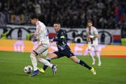 西甲第6强势逆袭，客场2-0击败法甲劲旅里昂，昂首挺进欧联杯八强